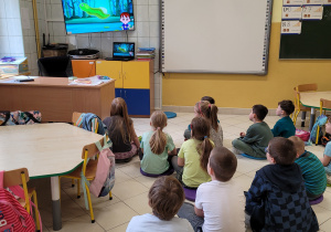 Dowiedzieliśmy się wielu ciekawych informacji, śledząc film edukacyjny o życiu żab.