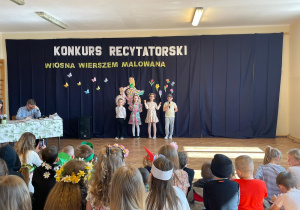 Występ uczestników konkursu recytatorskiego