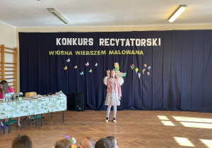 Występ uczestników konkursu recytatorskiego