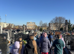 Trwając w zadumie świąt zadusznych