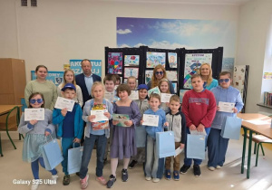 Laureaci konkursu plastycznego z okazji Dnia Autyzmu